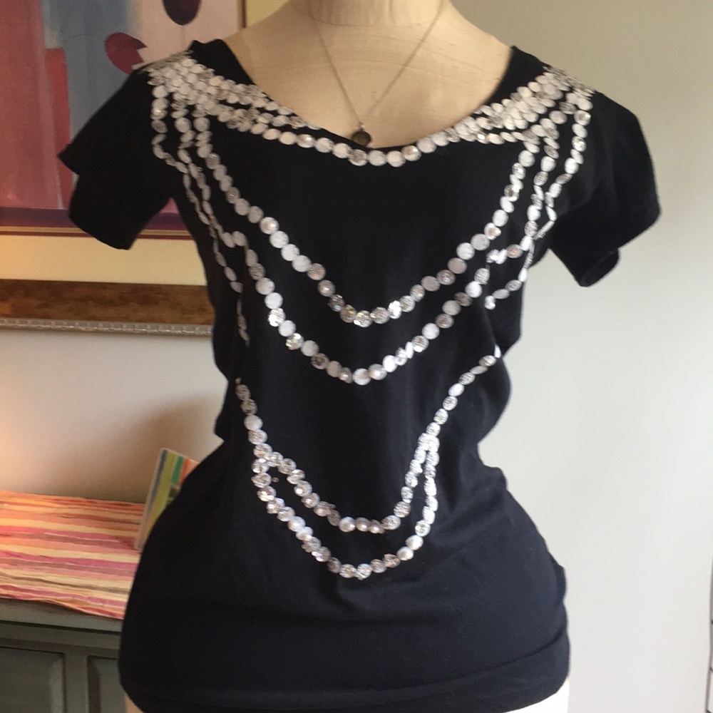 Cache embellished tee